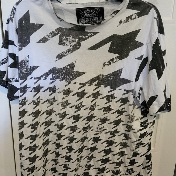 Broken Threads - Picture 2 of 4